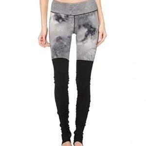 Alo Yoga Smoky Gray goddess leggings